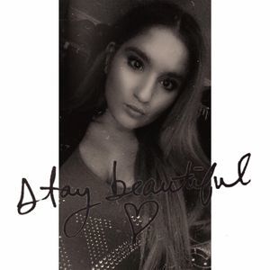 Meet your Posher, Lora